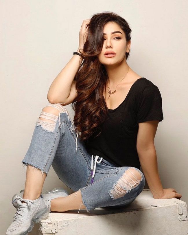 Kangna Sharma Instagram Pictures